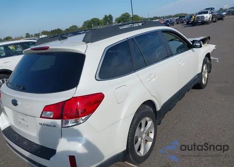 2014 Subaru Outback 2.5I Premium z USA, uszkodzony, nr VIN 4S4BRCCCXE3261871